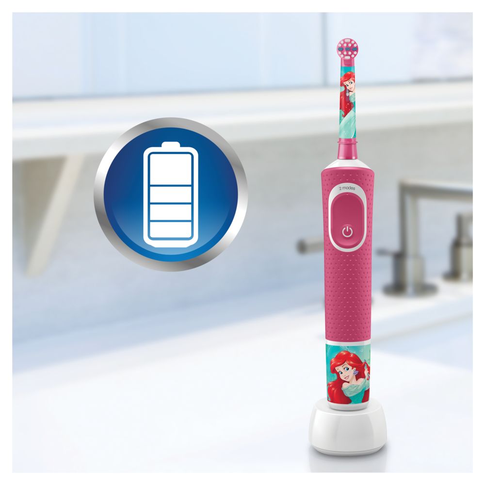 Elektrische Zahnbürste, pink, mit Ariel-Motiv, auf Ladestation. Akku-Symbol daneben.