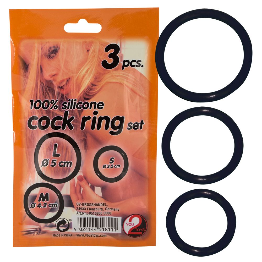 Verpackung mit drei schwarzen Silikonringen. Aufdruck: "cock ring set", Größenangaben.