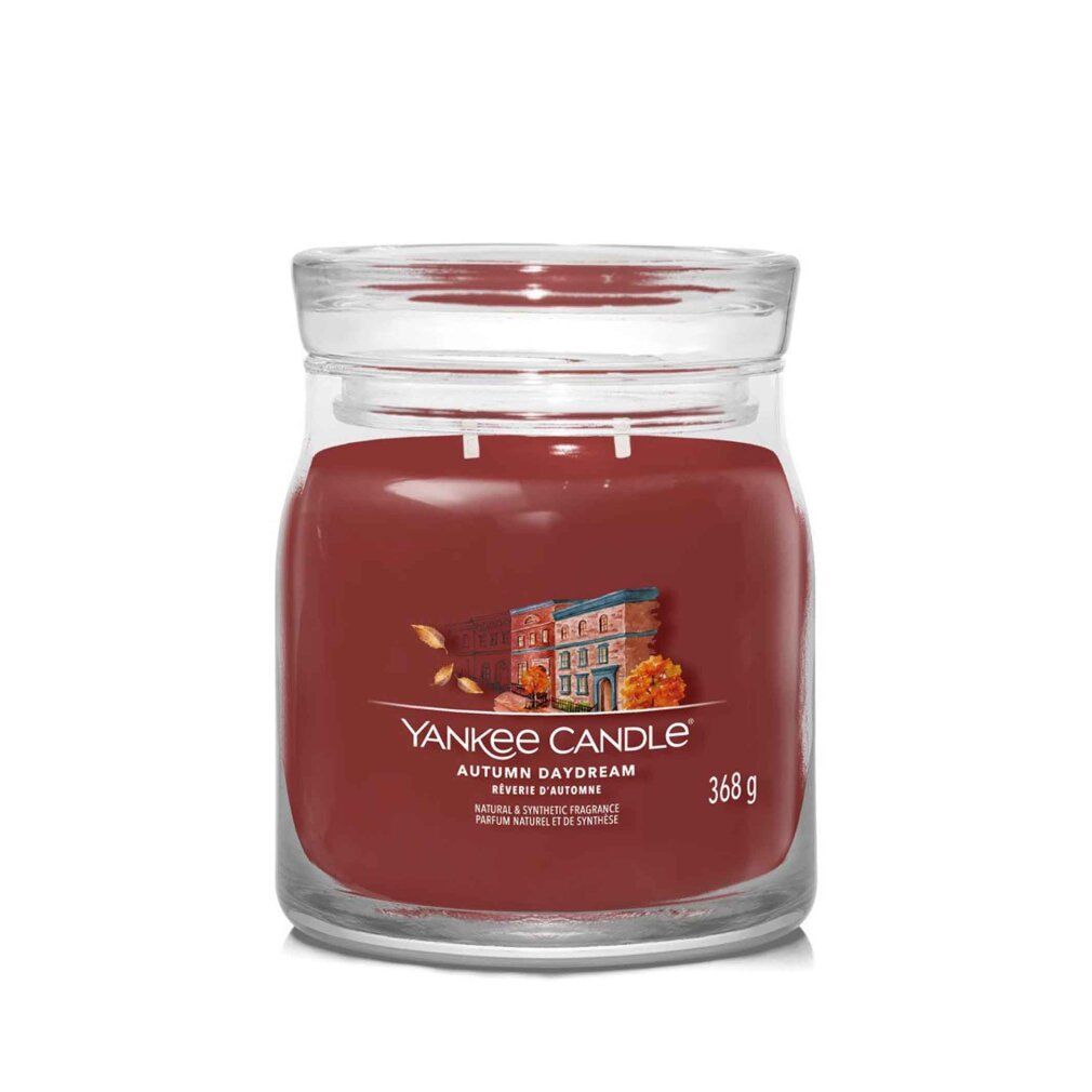 Rote Duftkerze im Glas mit Deckel. Aufschrift: Yankee Candle Autumn Daydream, 368g. Abbildung eines Hauses.