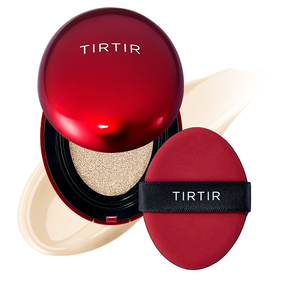Geöffneter roter Tirtir Cushion-Behälter mit Applikator und Foundation-Schwamm.