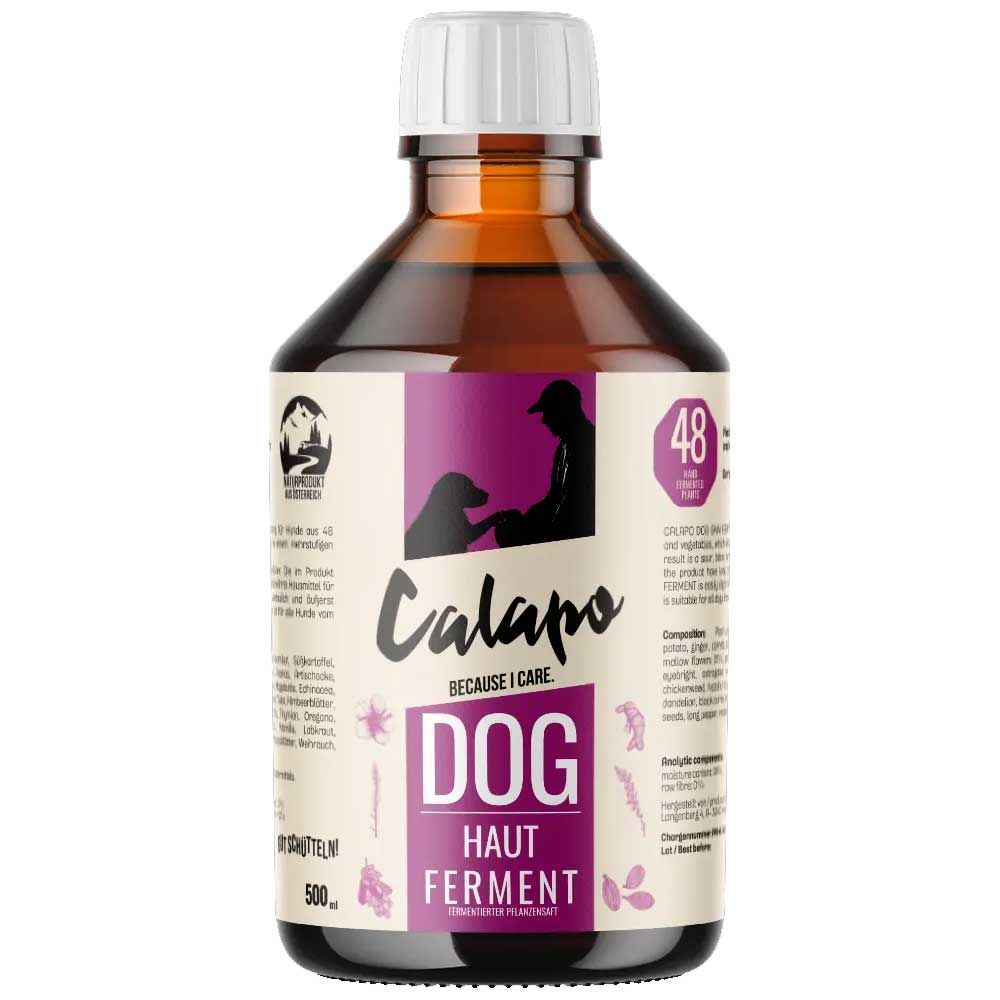 Braune Glasflasche mit weißem Deckel. Aufschrift "Calapo DOG HAUT FERMENT". Logo mit Hund und Mensch. 500 ml.