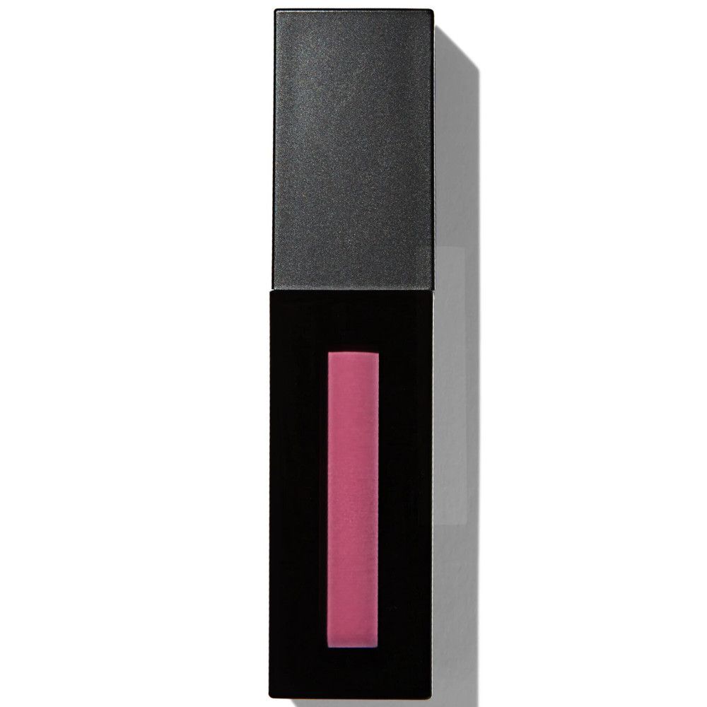 Matte Lipgloss-Tube, schwarz mit rosa Inhalt. Schwarzer Deckel. Vertikale Ansicht.