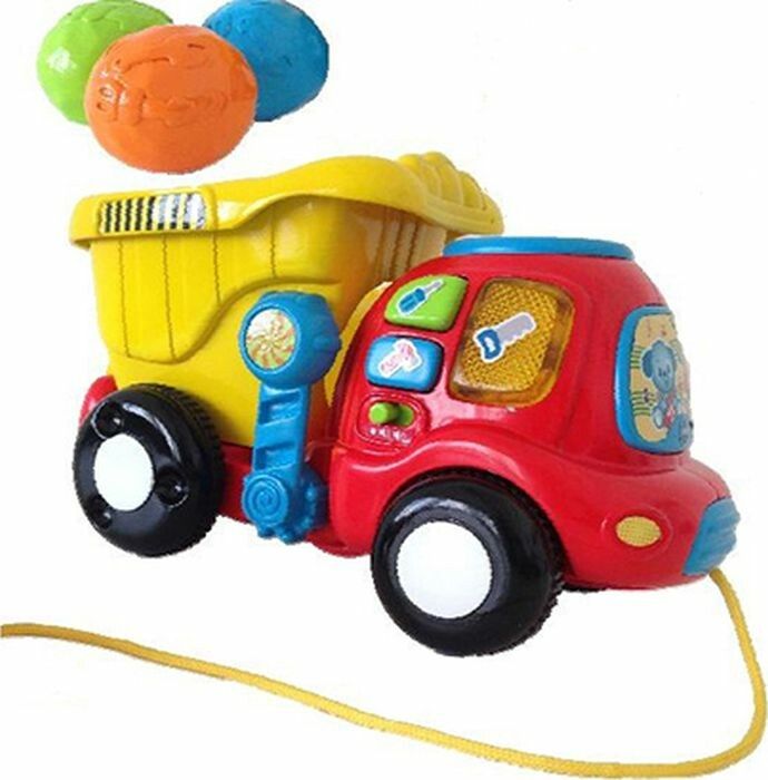 Gelb-roter Kipplaster mit drei bunten Kugeln. Gelbe Mulde, rotes Fahrerhaus, gelbe Schnur.