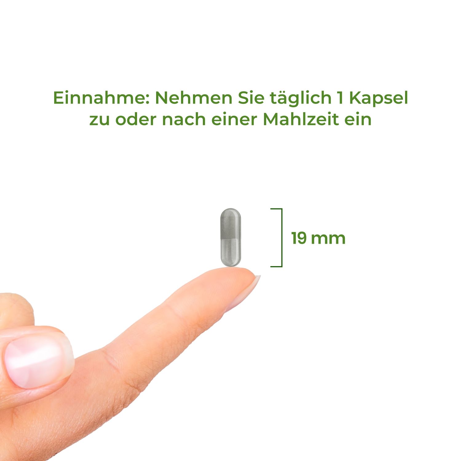 Kapsel auf einem Finger, 19 mm lang. Graue Kapsel. Einnahme: 1 Kapsel täglich. Hintergrund weiß.