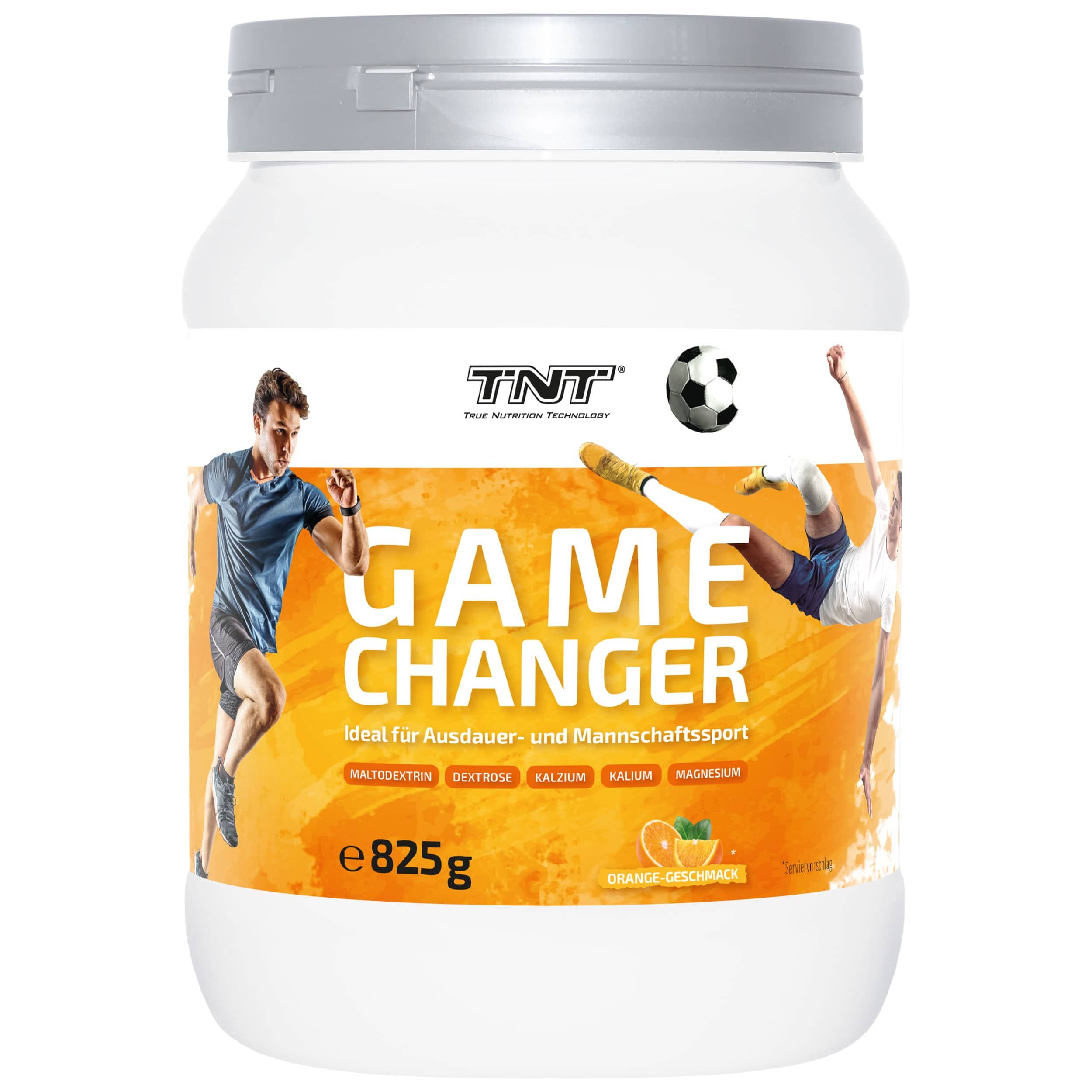 Weißer Behälter mit TNT Game Changer. Orangefarbenes Etikett mit Text und Fußball-Logo. 825g.
