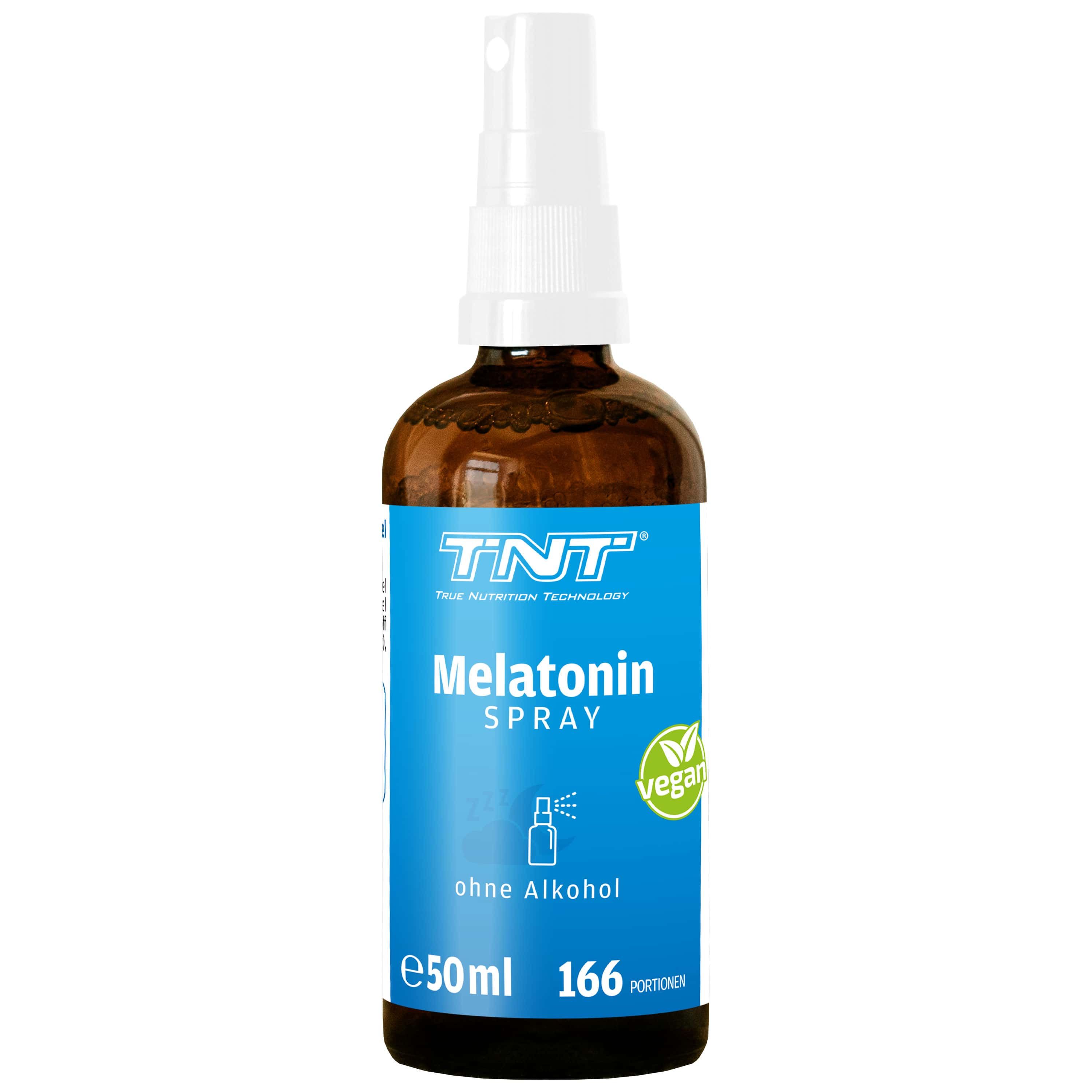 Braune Glasflasche mit weißem Sprühkopf. Blaues Etikett mit "TNT Melatonin SPRAY", "vegan"-Logo, und "ohne Alkohol".