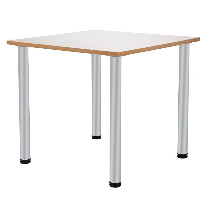 Quadratischer Tisch mit weißer Platte und silbernen Beinen. Schwarze Füße. Holzfarbener Rand.