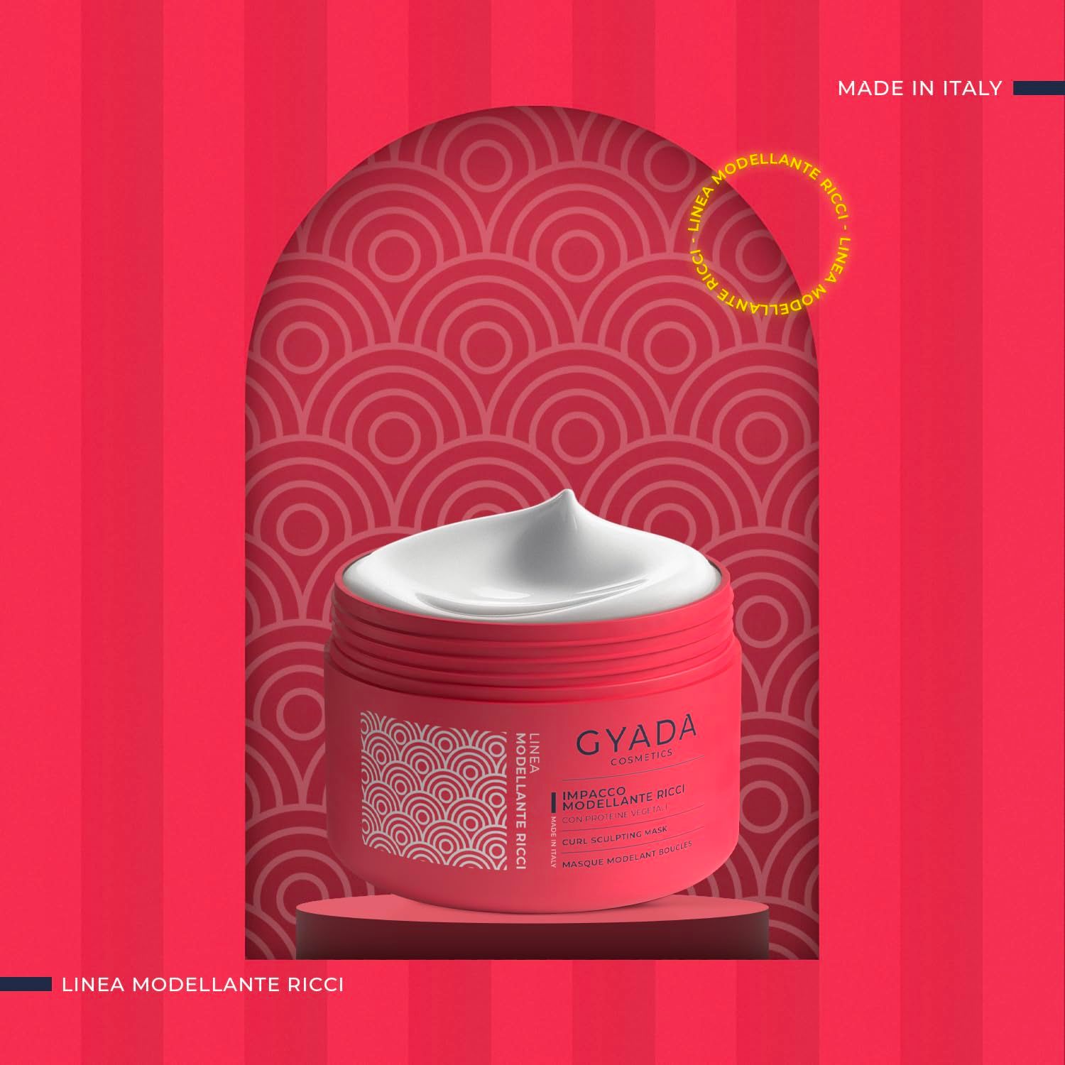 GYADA Kosmetik Locken Maske in einem roten Tiegel mit weißer Creme.
