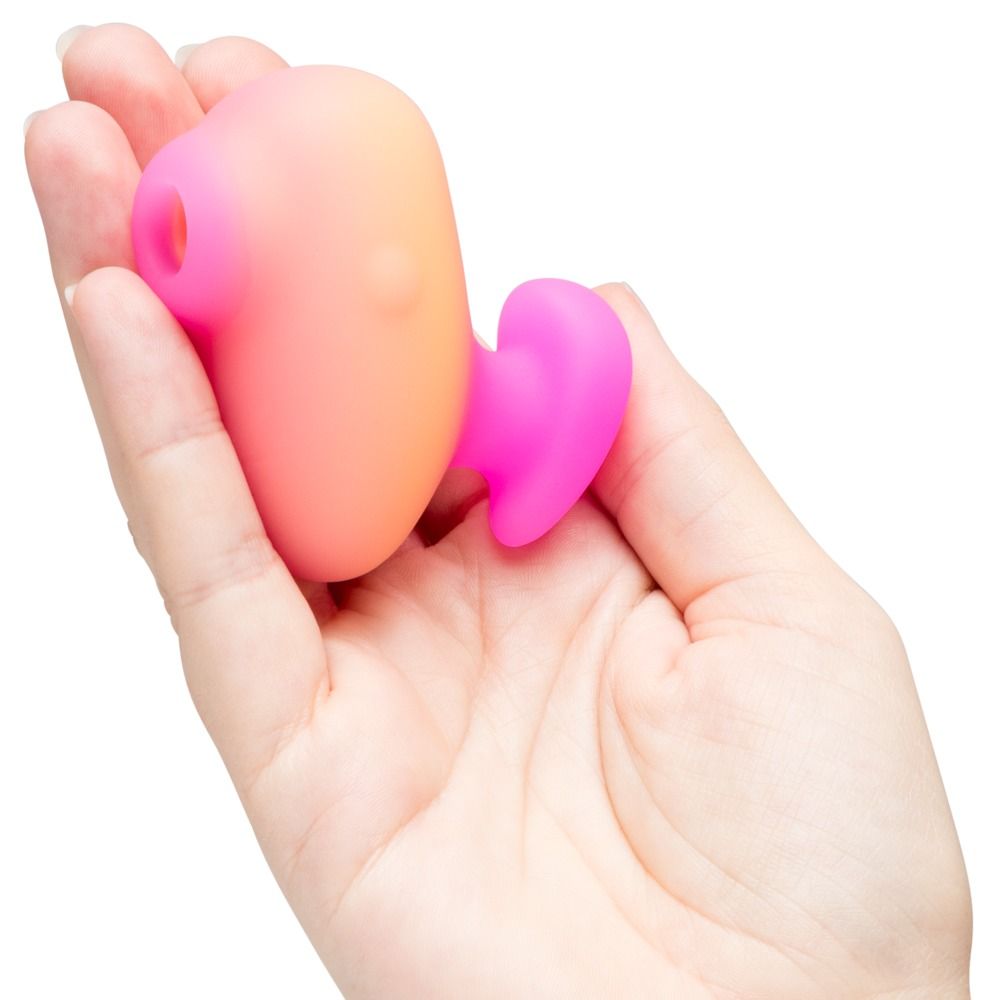 ROMP Kiss Pink Lemonade, rosa-gelb, in einer Hand gehalten. Herzförmige Basis.
