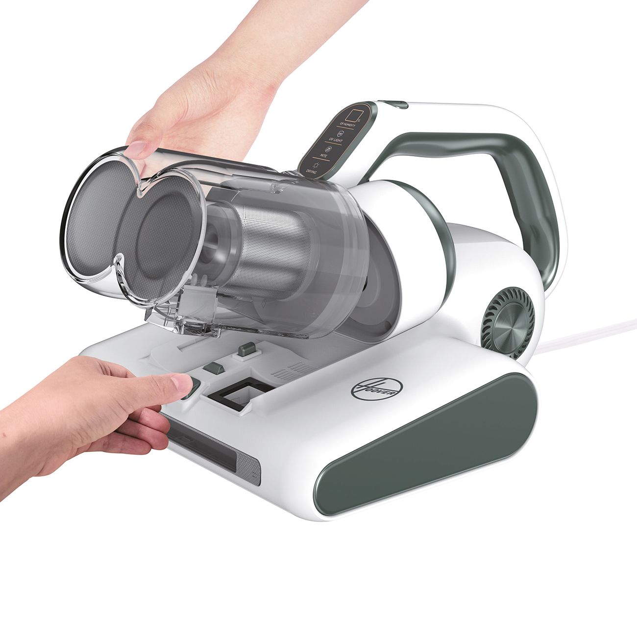 Weißer Handstaubsauger mit transparentem Staubbehälter und Ladebasis. Eine Hand hält den Behälter, die andere drückt einen Knopf.