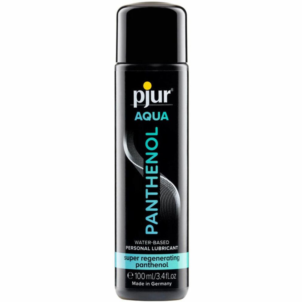 Schwarze Flasche mit schwarzem Deckel. Aufschrift: pjur AQUA Panthenol. Text: Water-based personal lubricant. Super regenerating panthenol.