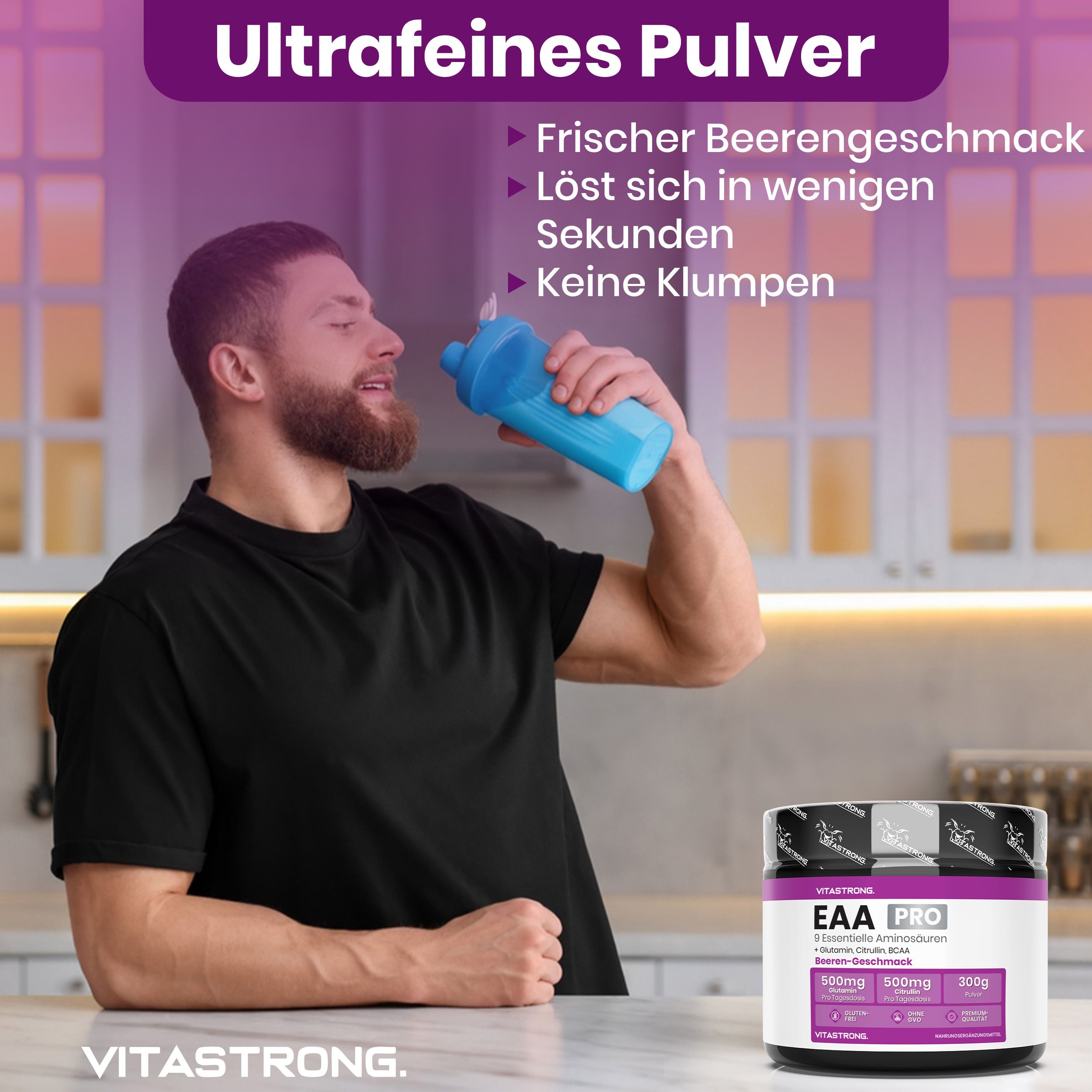 Mann trinkt aus einer blauen Trinkflasche. Vitastrong EAA Pro Dose. Text: Ultrafeines Pulver, Beeren-Geschmack.