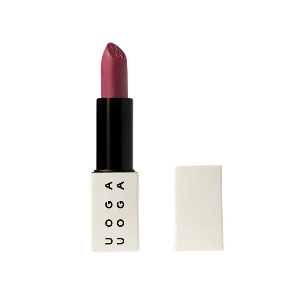 Lippenstift Uogoa Uoga Wildberry. Rosa Lippenstift in weißem Gehäuse mit schwarzem Mittelteil. Deckel daneben.