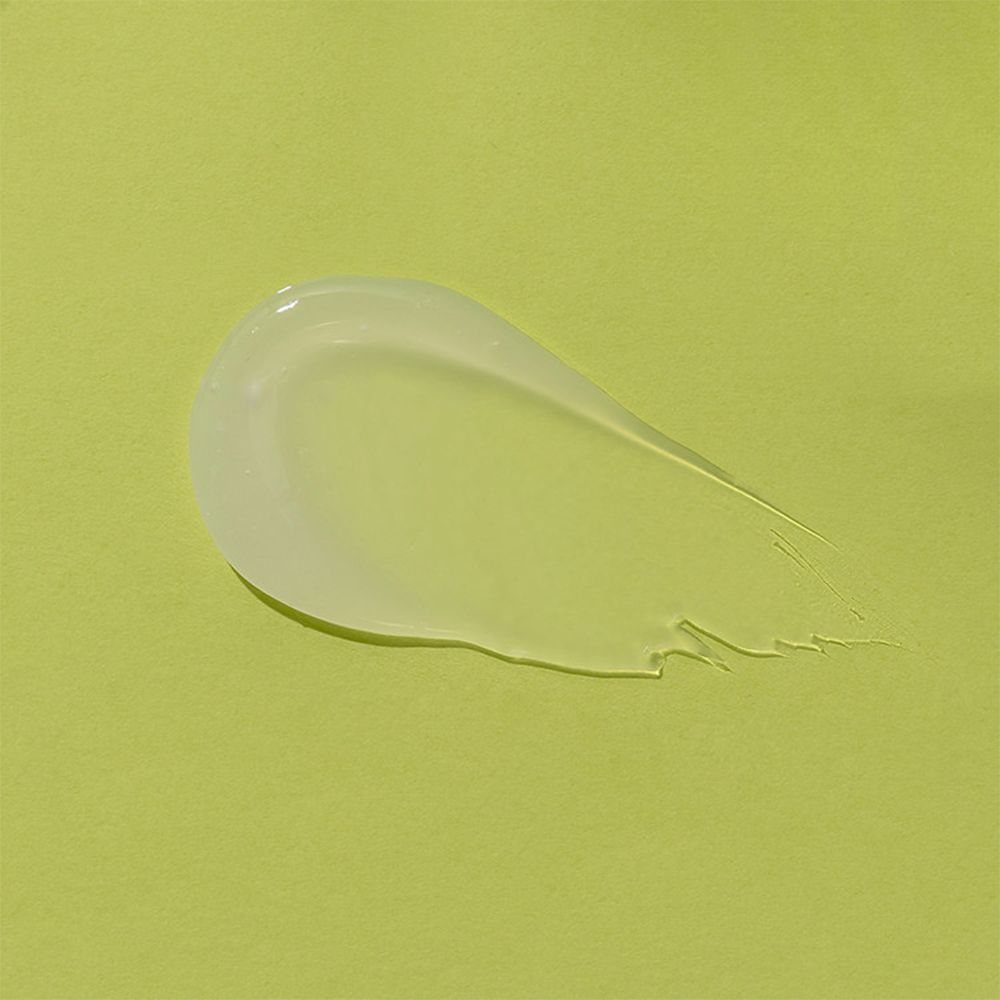 Ein Klecks iUNIK Centella Calming Gel Cream auf hellgrünem Hintergrund.
