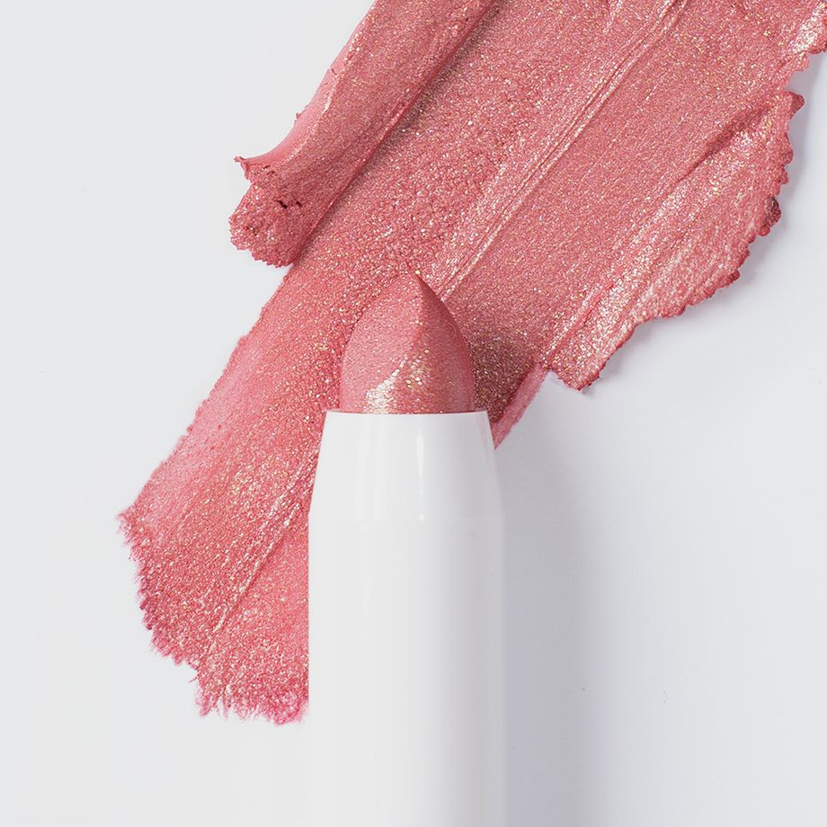 Ein rosafarbener Lippenstift mit schimmerndem Farbauftrag.