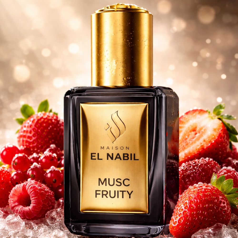 Schwarze Glasflasche mit goldenem Verschluss, umgeben von roten Früchten und Eis. El Nabil Musc Fruity.