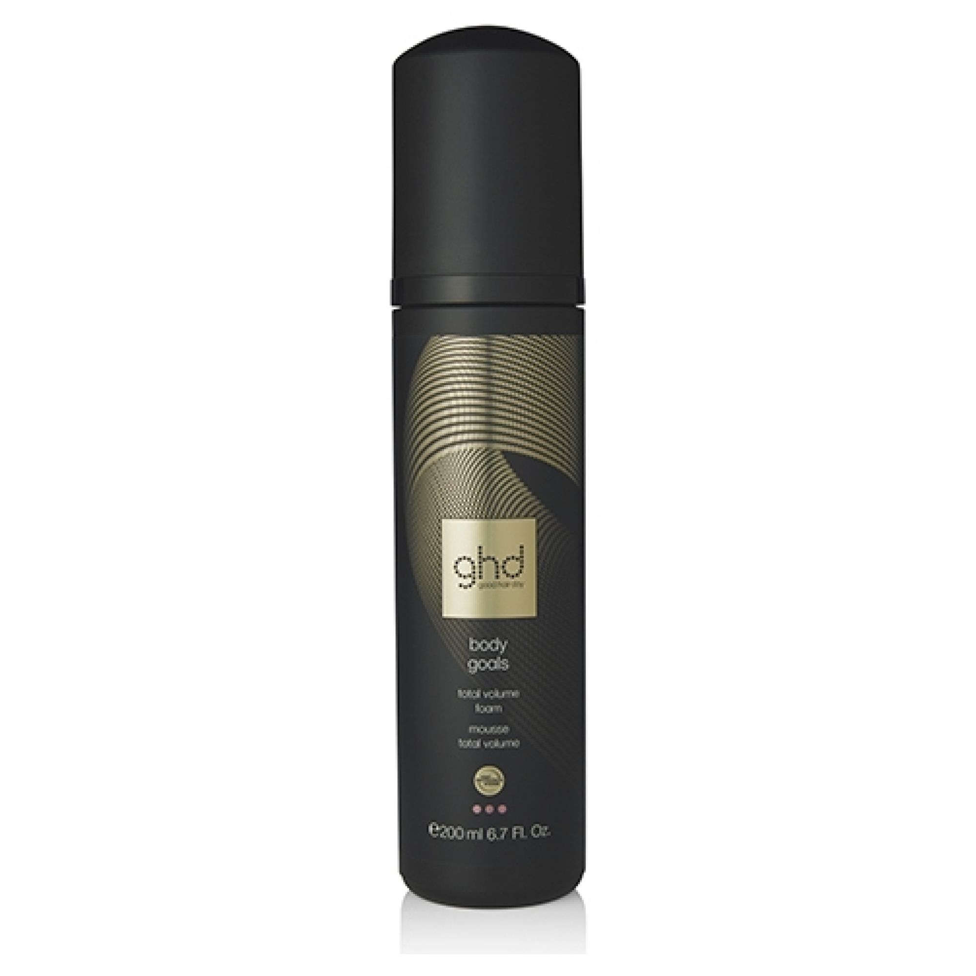 Ghd Total Volume Foam Flasche mit schwarzem Pumpspender und goldfarbenem Etikett.