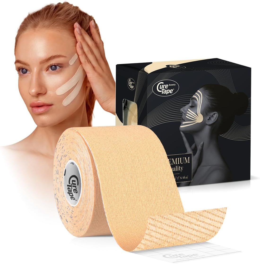 Frau mit Tape im Gesicht, neben Rolle und Verpackung. Verpackung mit Produktabbildung und Schriftzug.