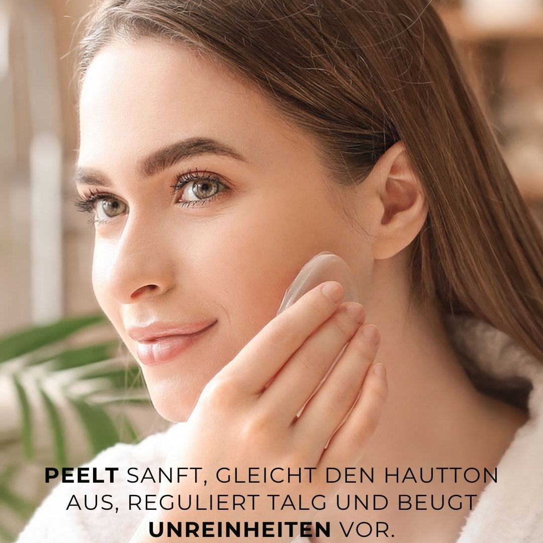 Frau mit Hautpflegegerät. Text: Peelt sanft, gleicht den Hautton aus, reguliert Talg und beugt Unreinheiten vor.