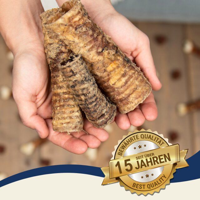 Hände halten drei Rinderstrossen. Aufkleber: Bewährte Qualität, Seit über 15 Jahren, Best Quality.