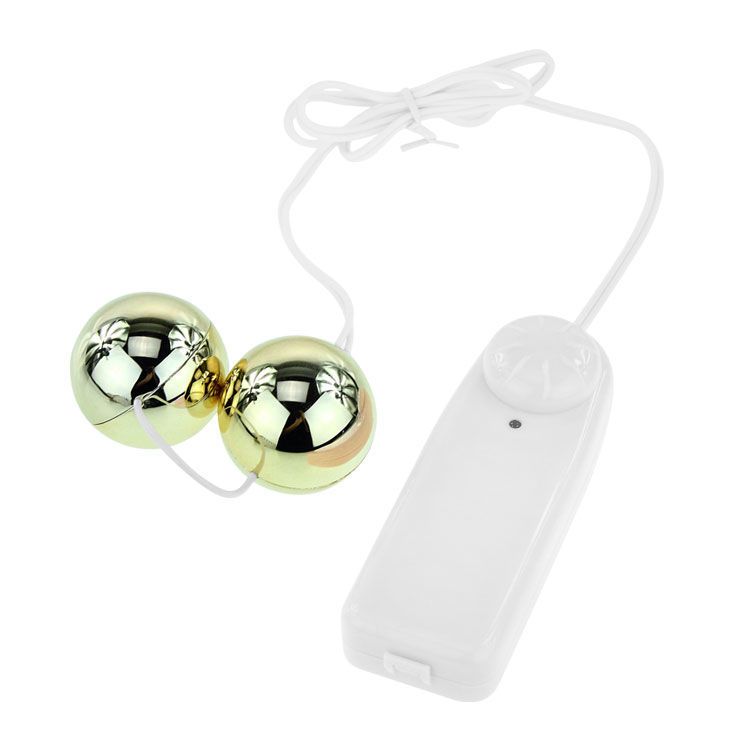 Goldener Vibrator mit zwei Kugeln und weißem Steuergerät, Nahaufnahme.