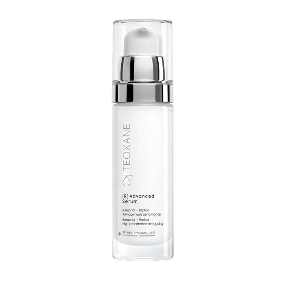 Weißes Serum mit silbernem Pumpkopf. Aufschrift: Teoxane, [R] Advanced Serum, Bakuchiol + Peptide, Anti-Age-Haut-Performance.