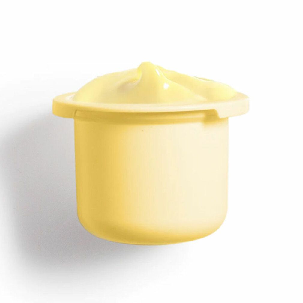 Gelbliche Creme in einem kleinen, runden Behälter. Der Behälter hat einen breiten Rand. Die Creme ist gewölbt.