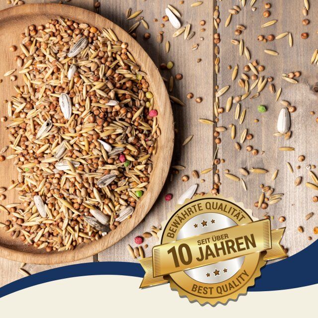 Vogelstreufutter in Holzschale. Goldene Plakette: Bewährte Qualität, seit über 10 Jahren, Best Quality.
