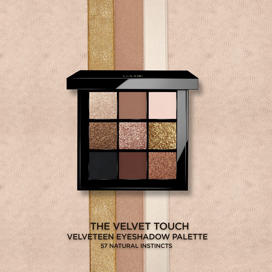 Ga-De Velveteen Lidschatten-Palette mit neun Farbtönen, schwarze Verpackung. Text: The Velvet Touch, 57 Natural Instincts.