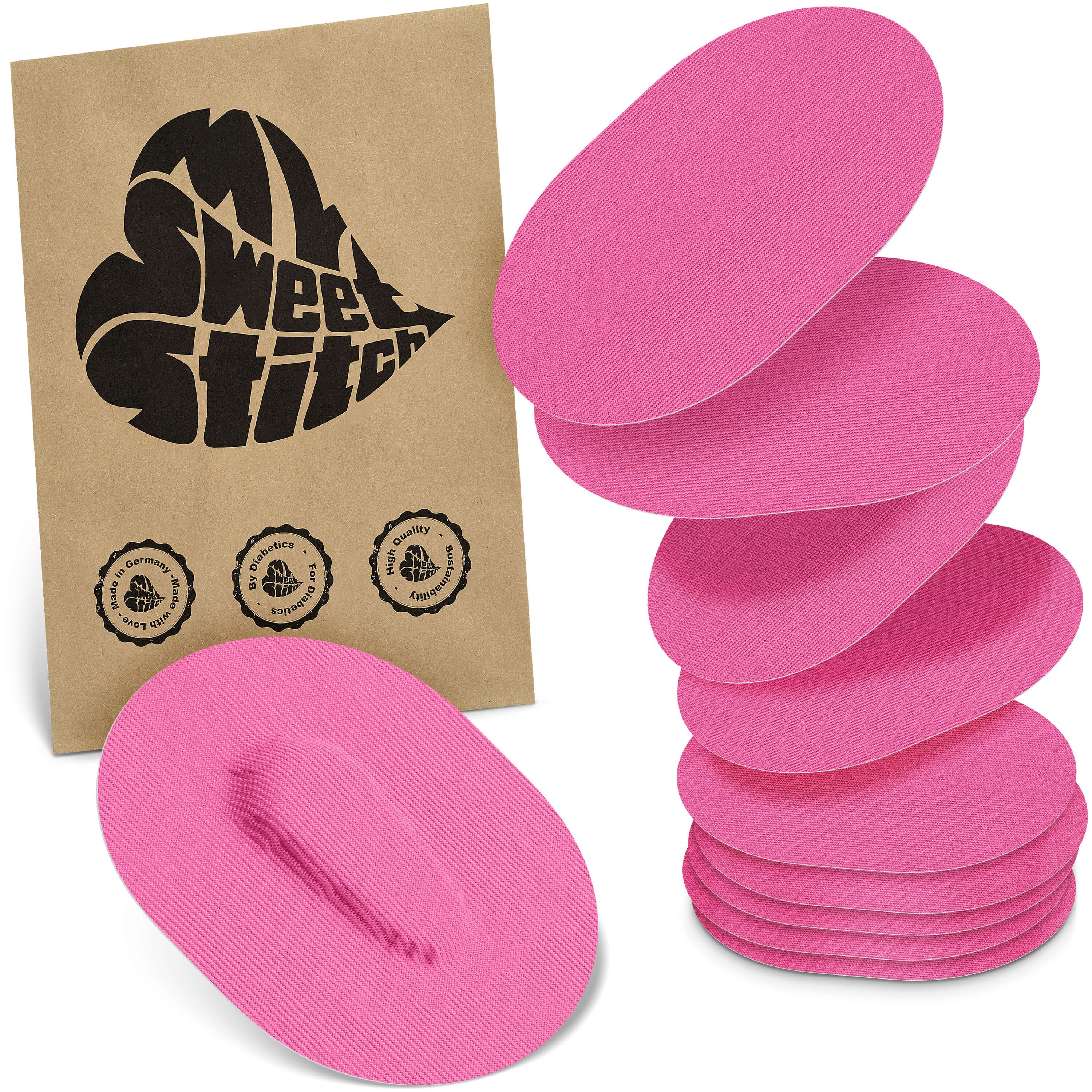 Rosa ovale Pflaster. Eine Packung mit Logo und Siegeln. Stapel von Pflastern daneben.