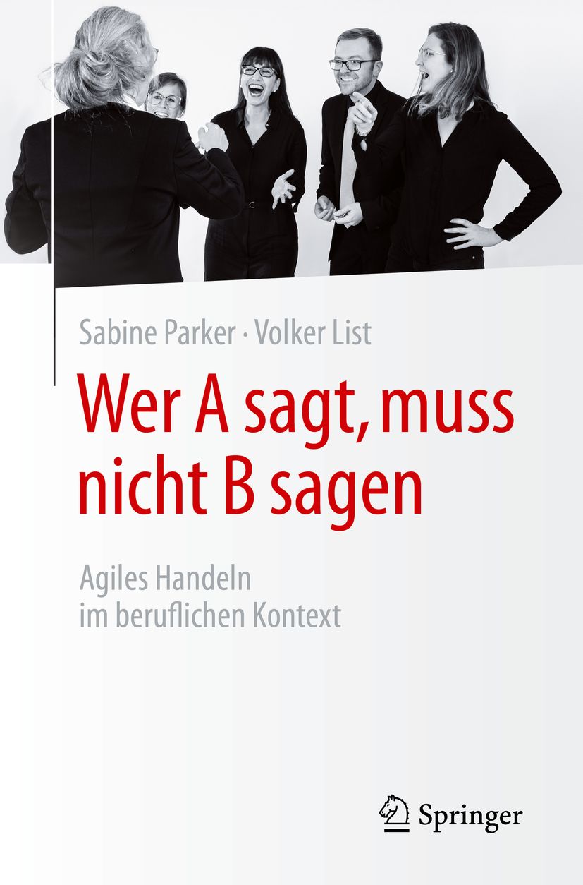 Buchcover mit Titel "Wer A sagt, muss nicht B sagen". Autoren: Sabine Parker, Volker List. Verlag: Springer. Personen im Hintergrund.