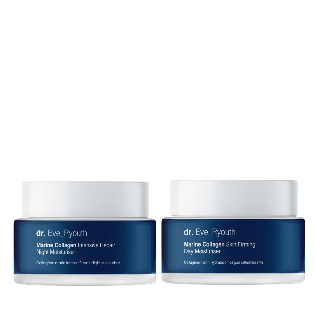 Zwei Tiegel mit weißem Deckel und blauem Etikett. Auf einem steht "Marine Collagen Intensive Repair Night Moisturiser", auf dem anderen "Marine Collagen Skin Firming Day Moisturiser".