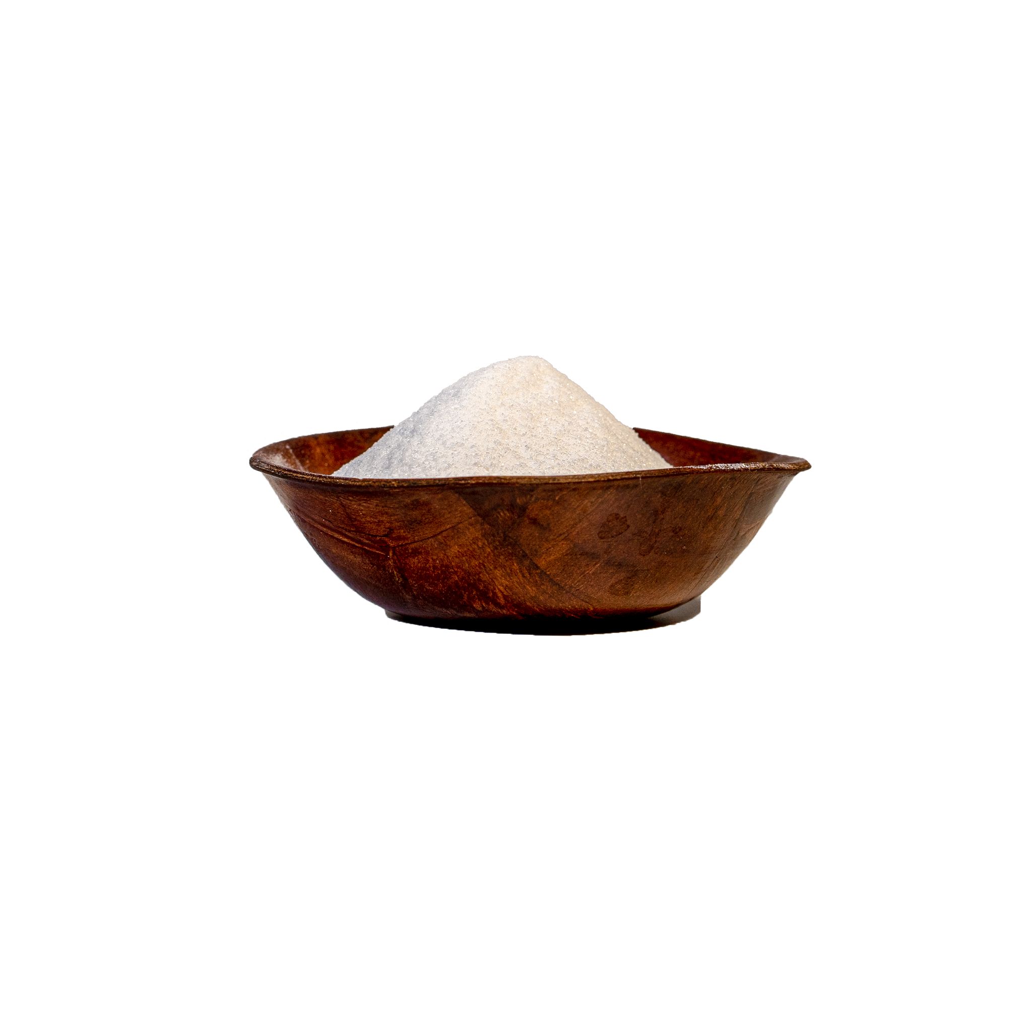 Braune Schale mit weißem Pulver. Auf weißem Hintergrund.