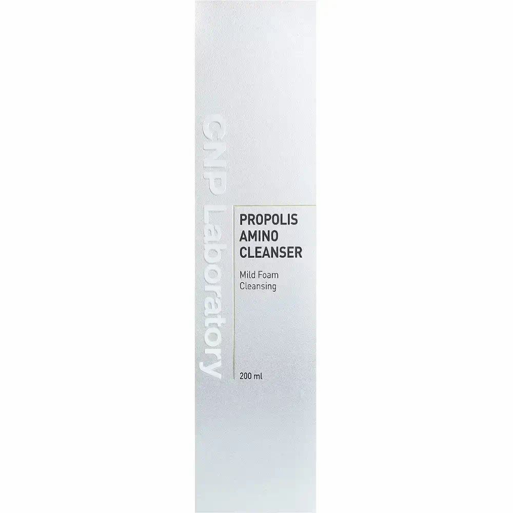 Weiße Verpackung mit Aufschrift: CNP Laboratory, Propolis Amino Cleanser, Mild Foam Cleansing. 200 ml.