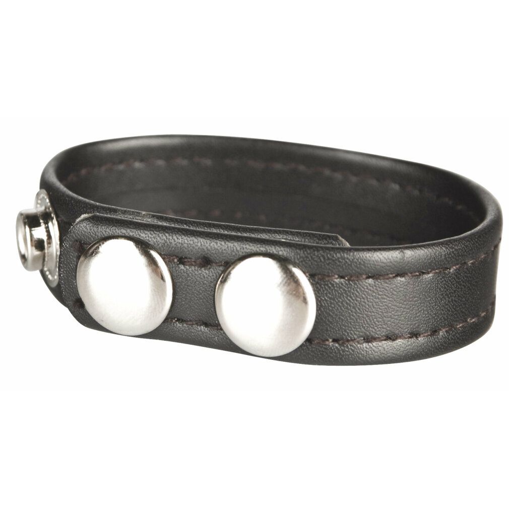 Schwarzer Penisring aus Leder mit zwei silbernen Druckknöpfen und einem Metallteil.