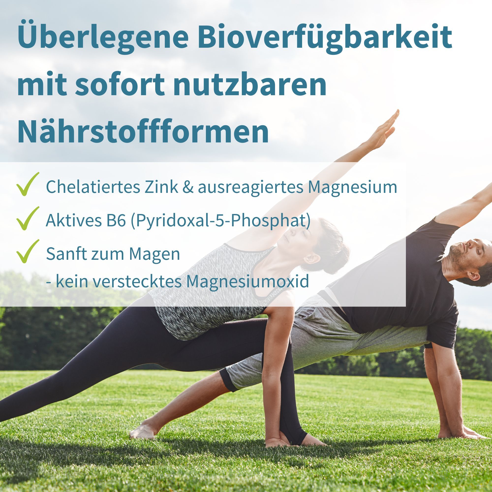 Zwei Personen beim Yoga im Freien. Text: Überlegene Bioverfügbarkeit mit sofort nutzbaren Nährstoffformen.