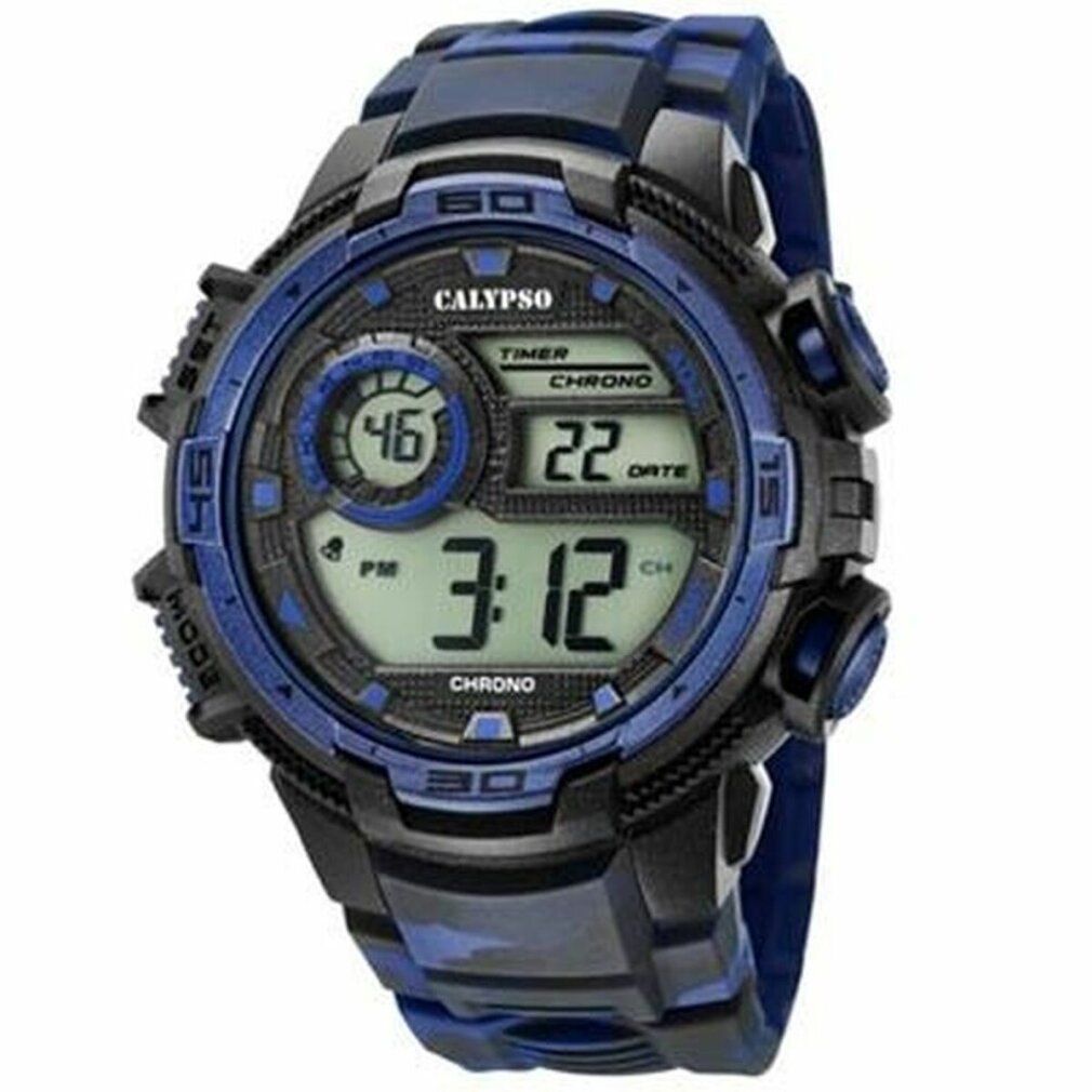 Digitaluhr mit blauem und schwarzem Armband. Anzeige von Uhrzeit, Datum und Stoppuhr-Funktion. Marke CALYPSO.