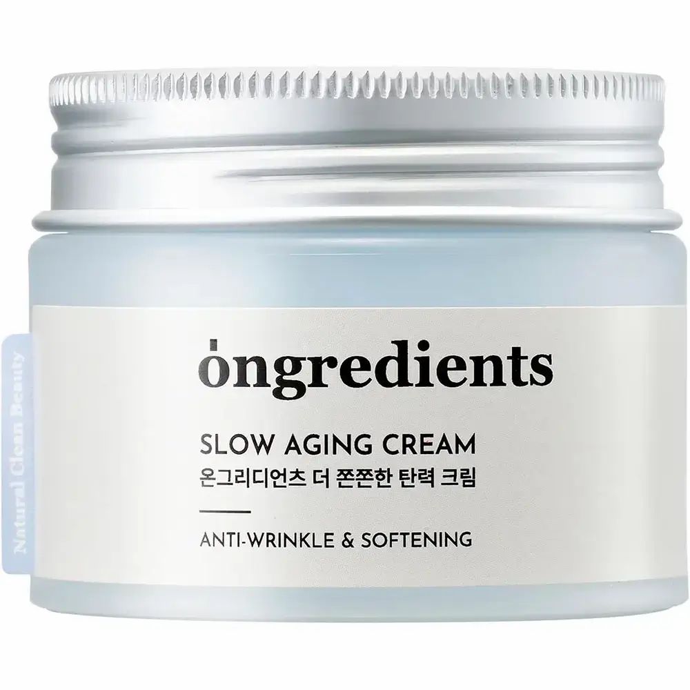 Blaues Creme-Glas mit silbernem Deckel. Aufschrift: Ongredients, Slow Aging Cream, Anti-Wrinkle & Softening.