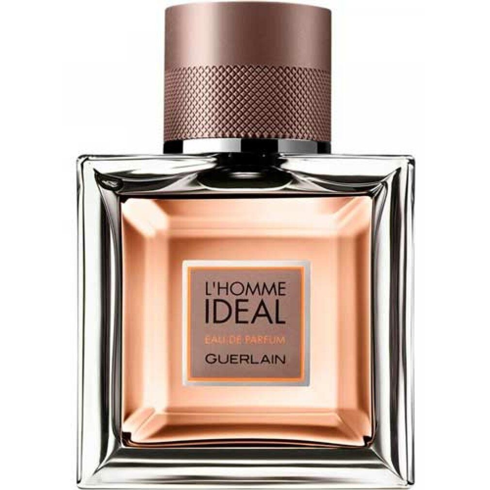 Guerlain L'Homme Ideal Eau de Parfum Flakon. Quadratischer Flakon, hellbraune Flüssigkeit, kupferfarbener Deckel. Logo auf dem Etikett.