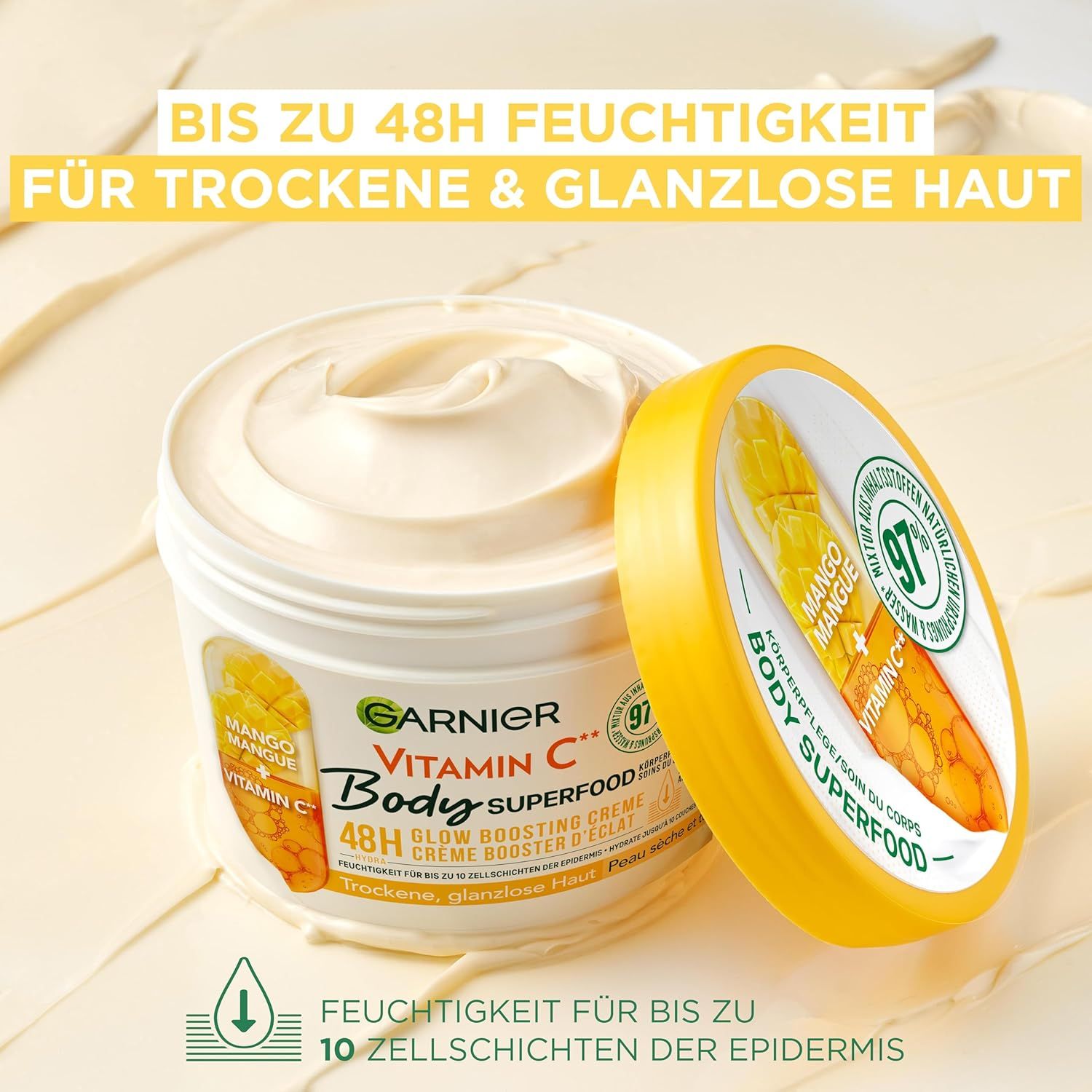 Weißer Tiegel mit geöffnetem gelben Deckel. Aufschrift: Garnier Vitamin C Body Superfood. Creme im Tiegel. Text: Bis zu 48h Feuchtigkeit.