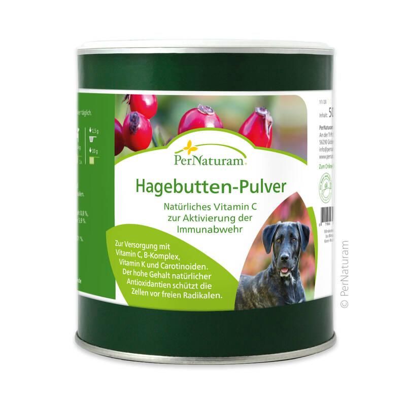 Grünes Behältnis mit grünem Etikett. Aufschrift: PerNaturam Hagebutten-Pulver. Daneben Hagebutten und ein Hund.