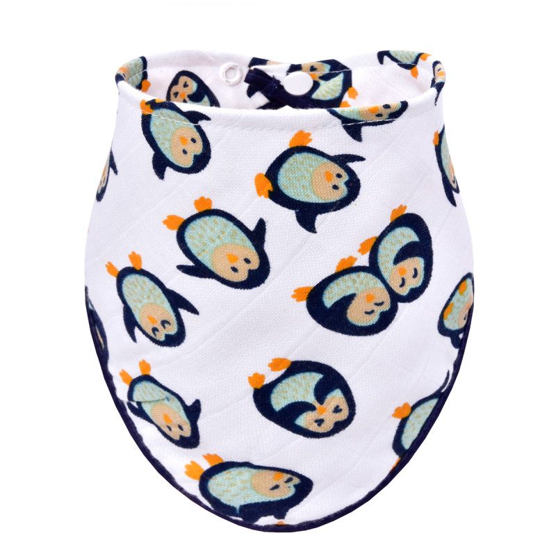 Lätzchen mit Pinguin-Muster, weiß mit blauen und orangen Akzenten.