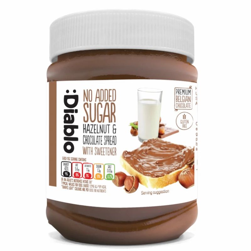 Glas mit Schokoladenaufstrich. Aufschrift: Diablo, No Added Sugar, Haselnuss & Schokolade. Abbildung mit Brot, Milch und Haselnüssen.