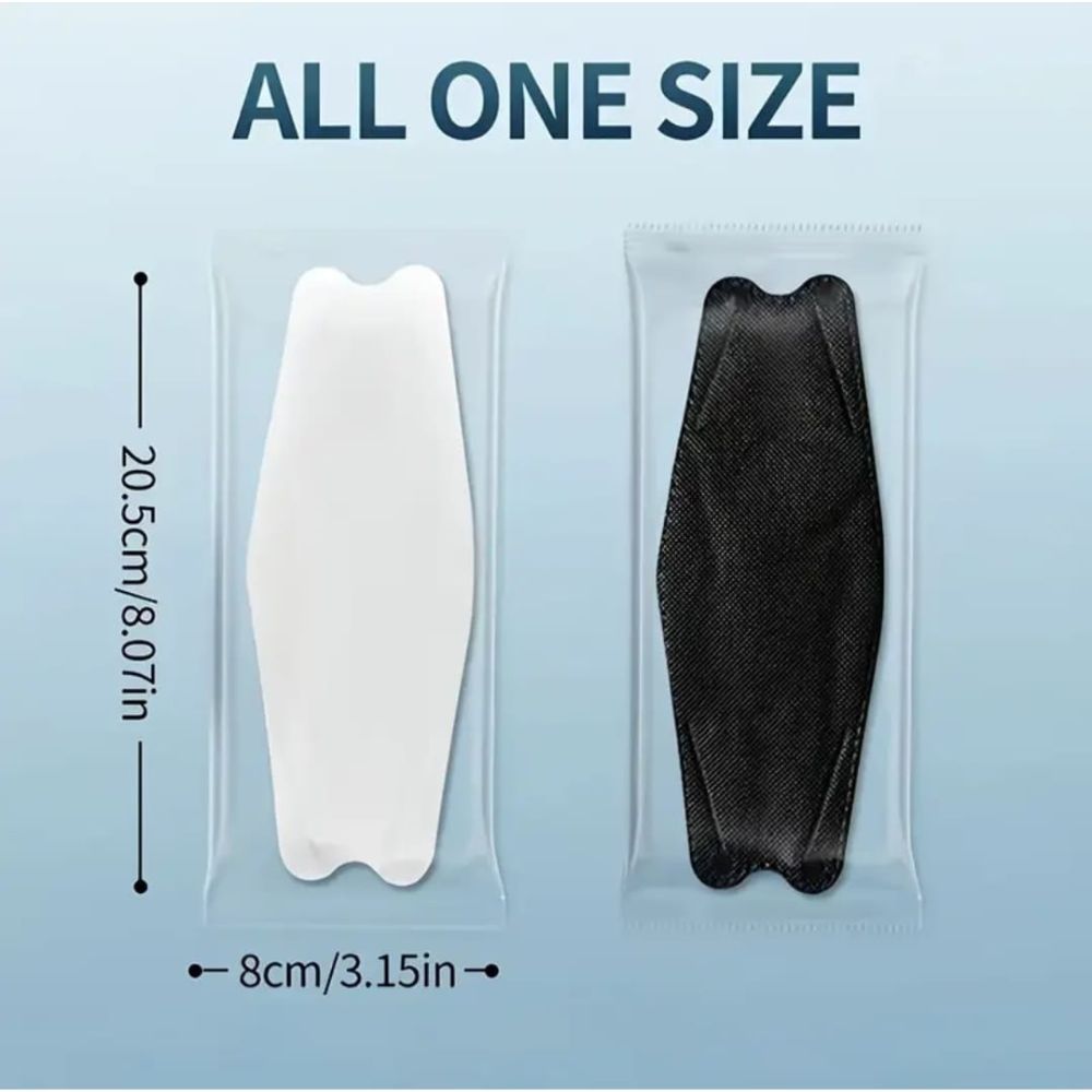 Zwei Gesichtsmasken in Plastikverpackung. Abmessungen: 20,5 cm x 8 cm.