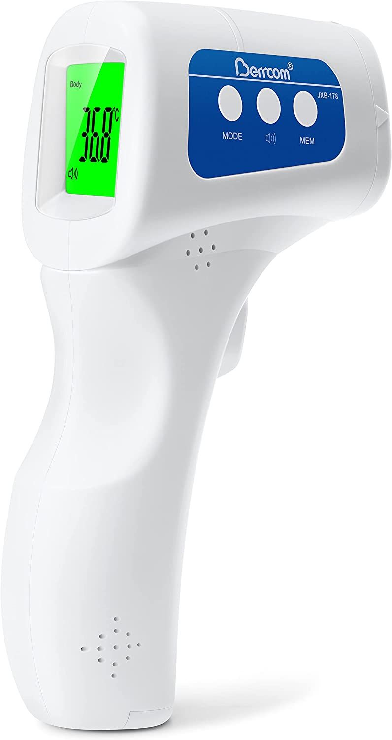 Weißes, kontaktloses Infrarot-Stirnthermometer mit grünem Display. Zeigt 36,0 Grad an. Blaue Bedienelemente mit Markennamen.