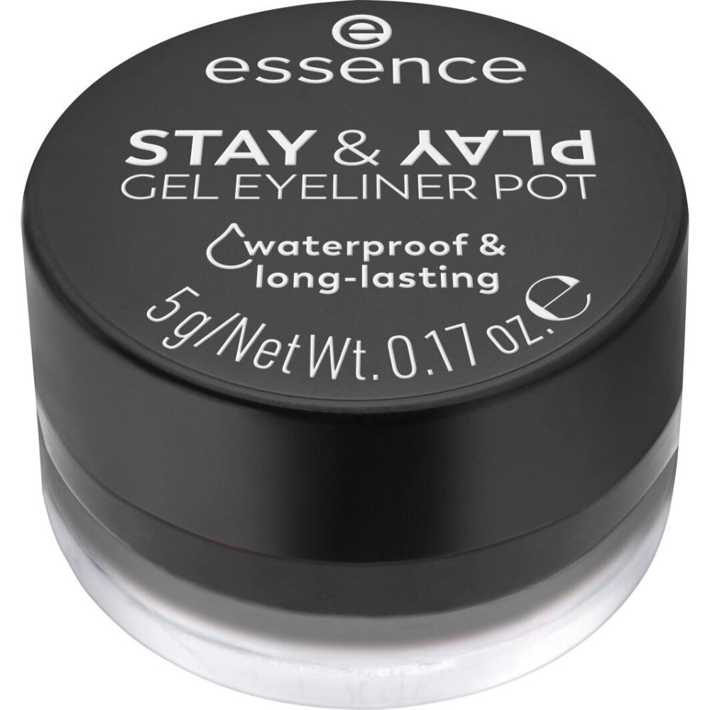 Nahaufnahme eines schwarzen Eyeliner-Gel-Topfes mit geschlossenem Deckel. Auf dem Deckel steht "Essence Stay & Play".