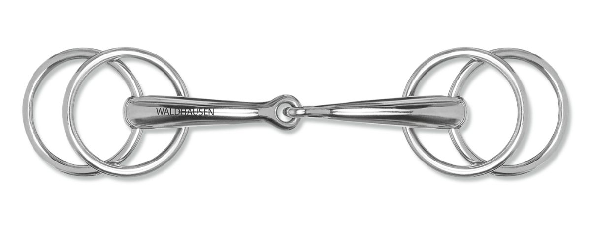 Edelstahl-Doppelringtrense. Zwei Ringe pro Seite, verbunden durch ein Mundstück mit Waldhausen-Schriftzug.