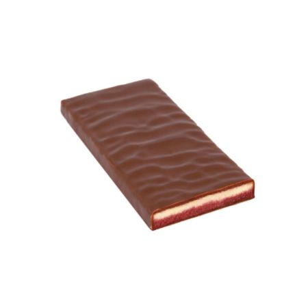 Eine Tafel Schokolade mit dunkler Glasur, gefüllt mit Himbeer- und Kokosschichten.