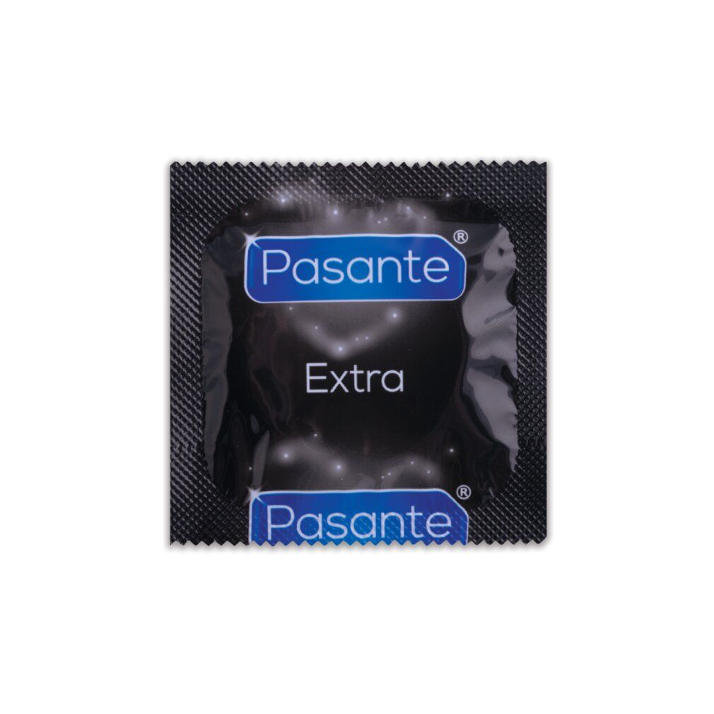 Einzeln verpacktes Kondom. Schwarze Verpackung mit Produktnamen.