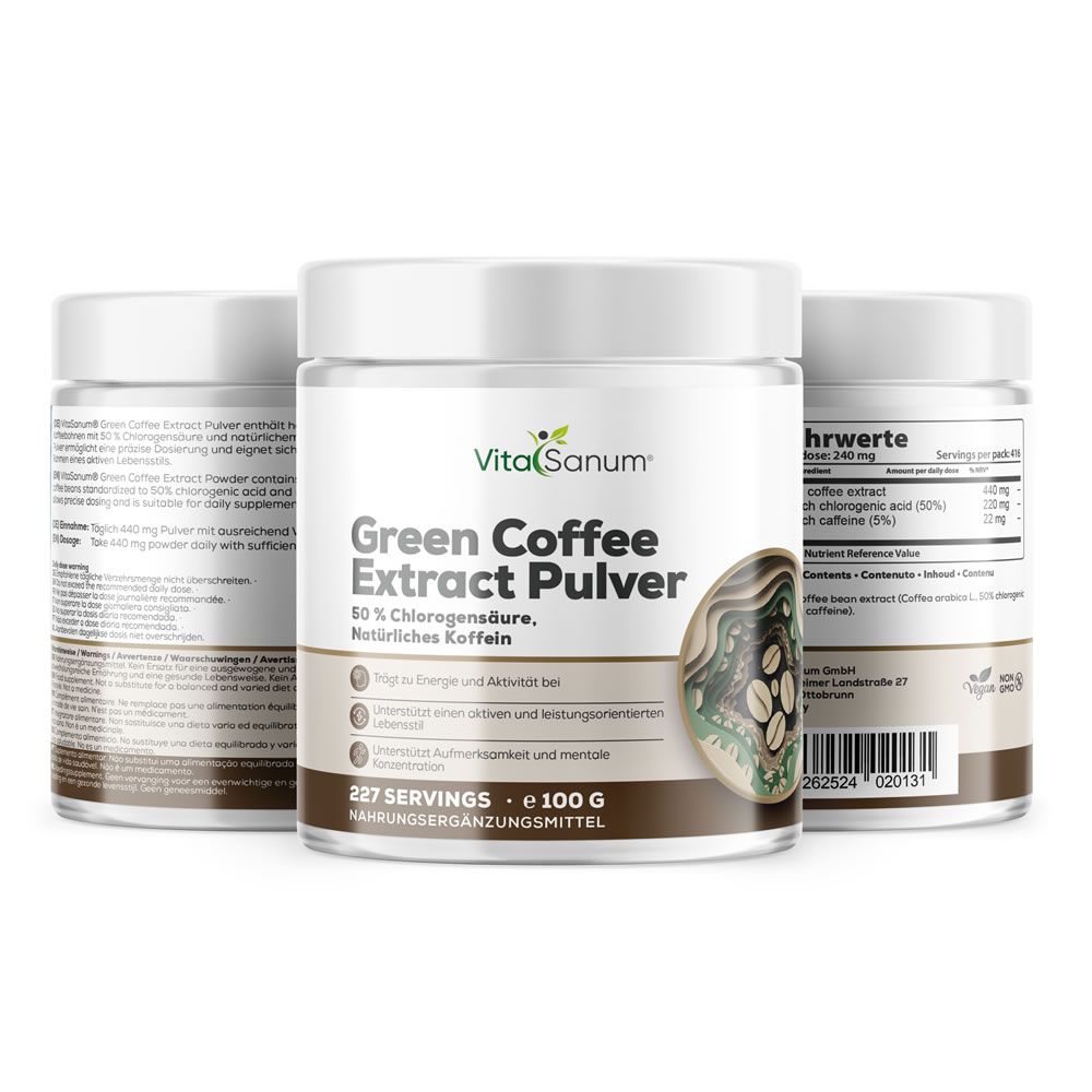 Drei Dosen VitaSanum® Green Coffee Extract Pulver. Weiße Behälter mit braunen Etiketten. Text: 50% Chlorogensäure, natürliche Koffein.